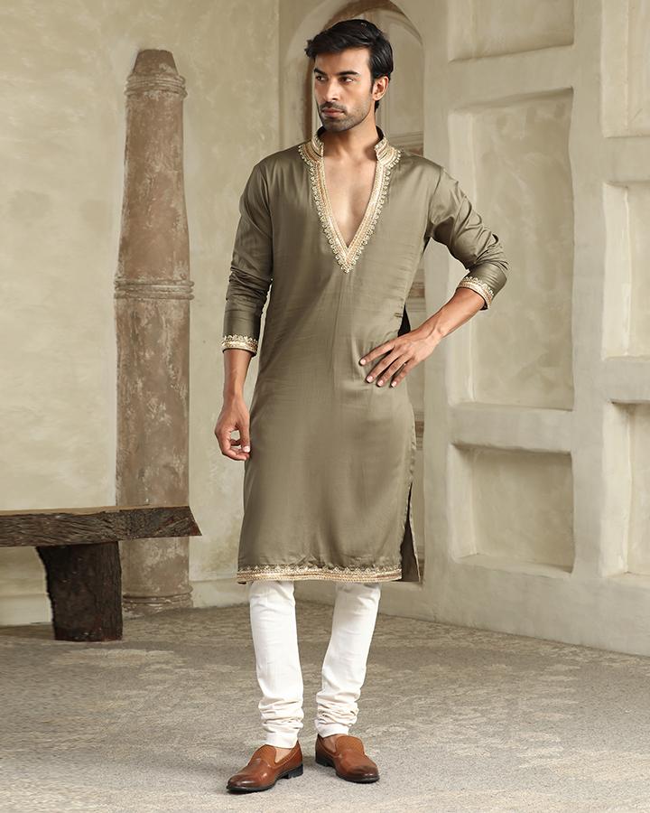 Green regal v nech embroidered kurta set