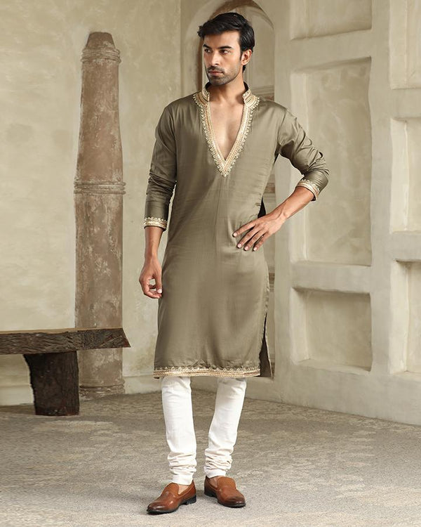 Green regal v nech embroidered kurta set