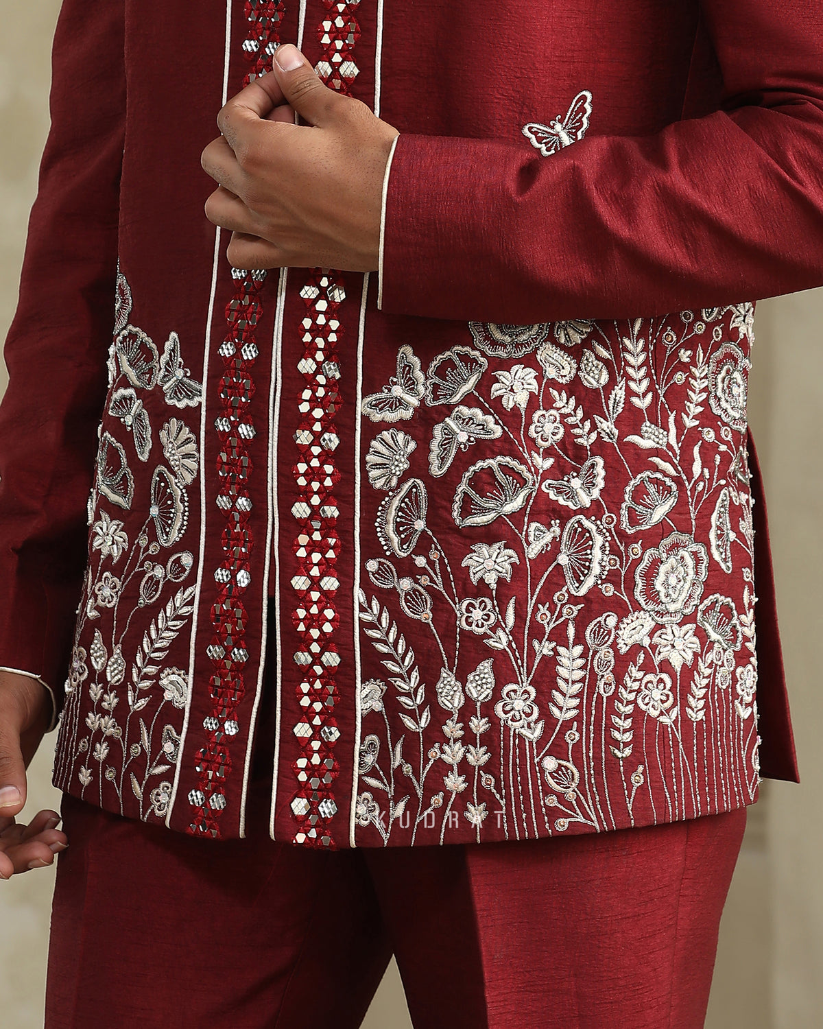 Maroon Safed Bageecha Bandhgala Set
