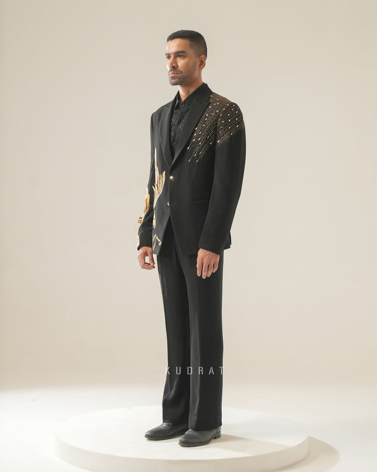Ashv Suit