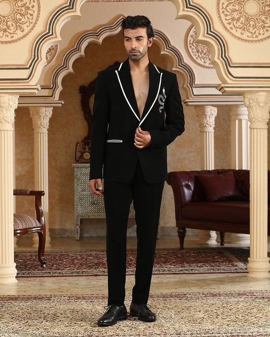 Serpents charm embroidered suit set
